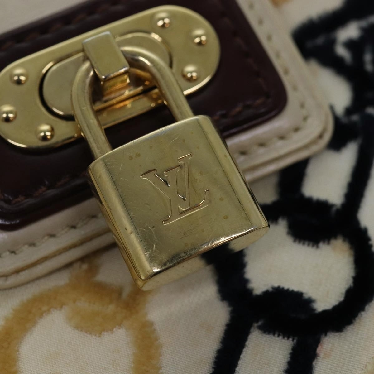 Louis Vuitton Monogram Charm Pochette Lover Hand Bag Ivory